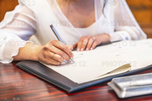 Signature of the bride after the wedding ceremony. Signature to consecrate the marriage at the