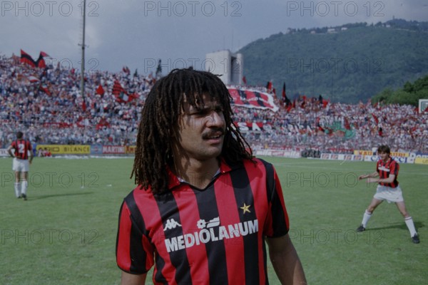 Football match, Dutch international Ruud GULLIT AC Milan potrait photo in front of the match on the
