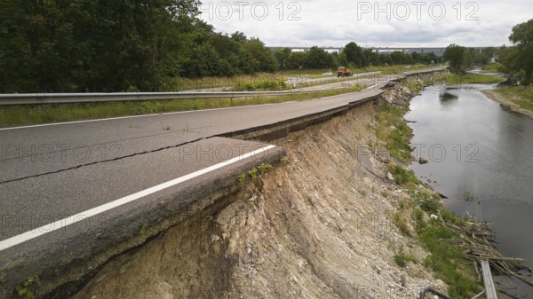 A year after the devastating floods, the B 266 road in the Ahr valley near Heimersheim is still not