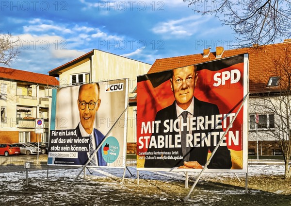 Election posters of CDU top candidate Friedrich Merz (left) with SPD top candidate Olaf Scholz