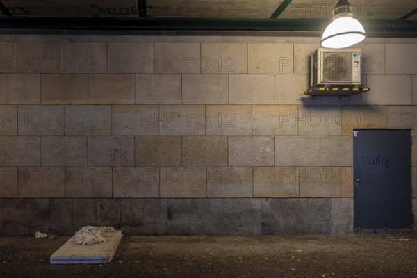 Germany, Berlin, 19.11.2024, Homeless camp under the underground viaduct (Magistratsschirm),