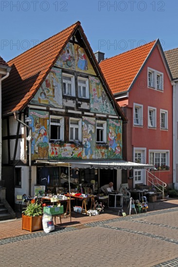 Brothers-Grimm, half-timbered house, façade painting with fairytale motifs, Steinau an der Straße,