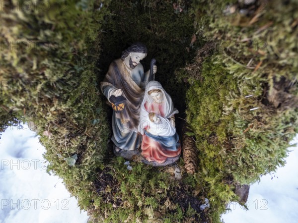 Carved figures, Joseph and Mary, Baby Jesus, Christmas decoration, Strobl am Wolfgangsee,