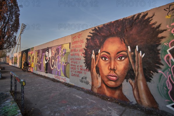 Germany, Berlin, 24. 11. 2020, Mauerpark, graffiti wall, head, criticism of capitalism, by graffiti