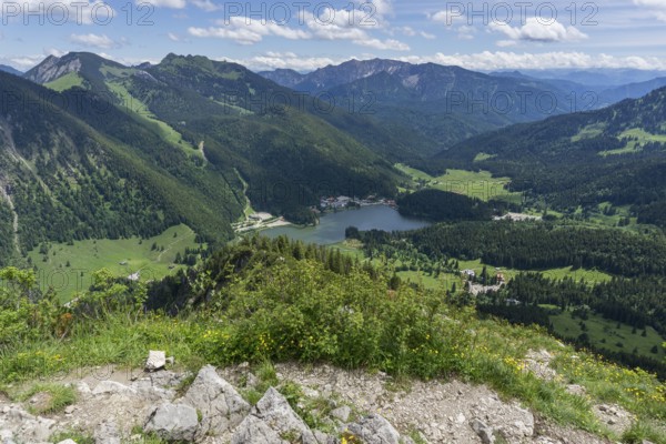 View from the Brecherspitze to the Spitzingsee, behind Hochmiesing, Rotwand, Hinteres Sonnwendjoch,