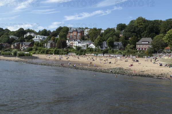 Symbolic picture weather, summer, people bathing in the Elbe at the Elbe beach Oevelgönne, Hamburg,