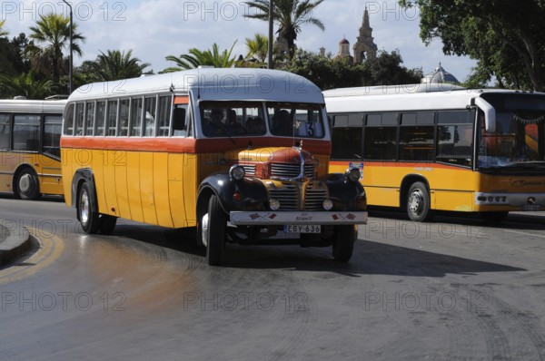 Das veraltete Bus-Transportsystem von Malta muss erneurt und die Chauffeure freundlicher werden.