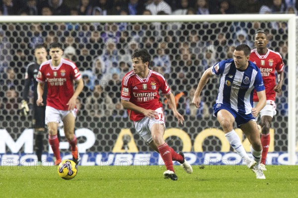 Football match, Joao NEVES Benfica Lisbon left on the ball, NICO FC Porto follows him, Estadio do