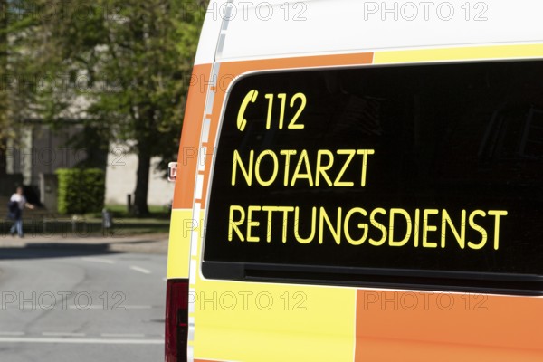 Symbolic image, emergency call 112, emergency doctor, rescue service, fire brigade, detail view,