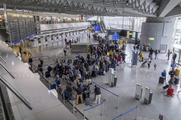 Frankfurt Airport, Fraport, Passengers waiting at check-in counters, Departure Hall C, Terminal 1,