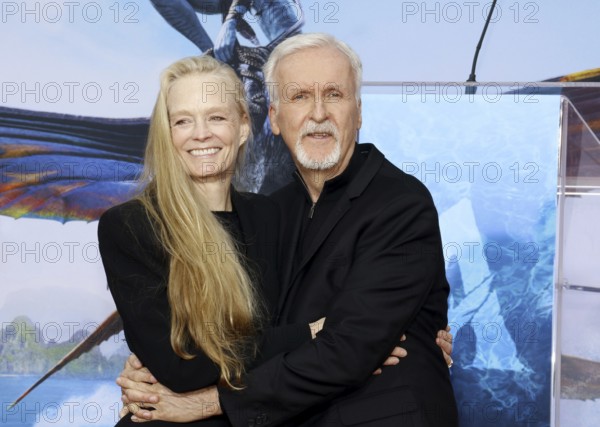 Suzy Amis Cameron and James Cameron at James Cameron and Jon Landau hand and foot imprinting
