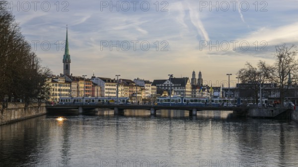 City panorama with railway station bridge, seen from the Walchebrücke, City of Zurich, Canton of