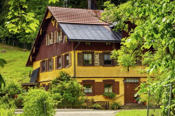 House with wooden or wooden shingle façade, Kreuzthal, Markt Buchenberg, Allgäu, Swabia, Bavaria,