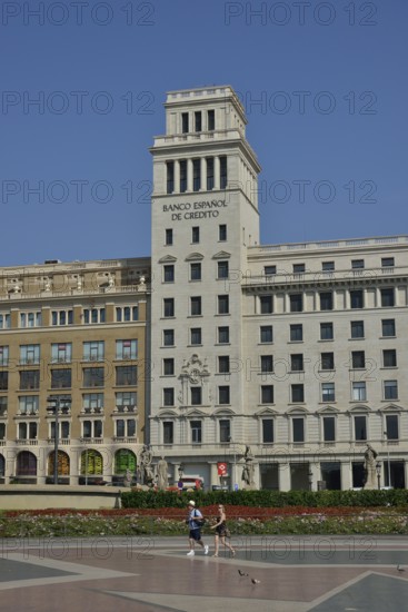 Building of Banco Espanol de Credito in Plaça de Catalunya square, Barcelona, ??Catalonia, Spain,