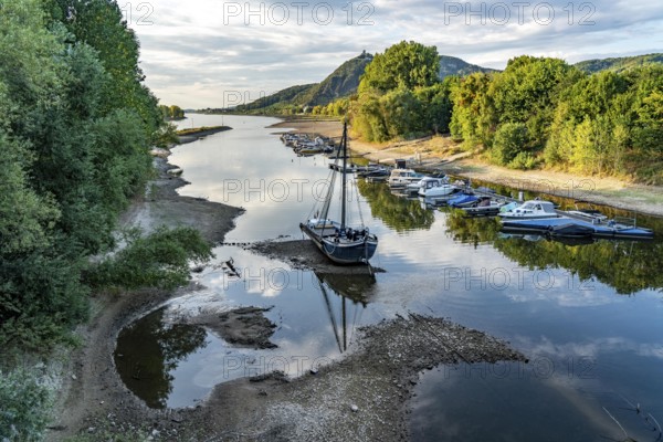 The Rhine at extremely low water, near Bad Honnef Rhöndorf, below the Drachenfels, the historic