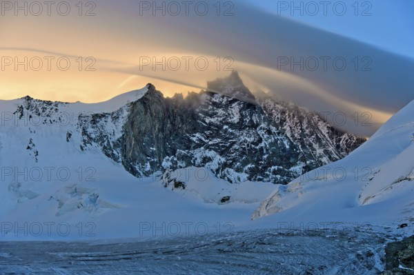 Sunrise over the Turtmangletscher, the peaks Bishorn and Weisshorn behind, Zinal, Val d'Anniviers,