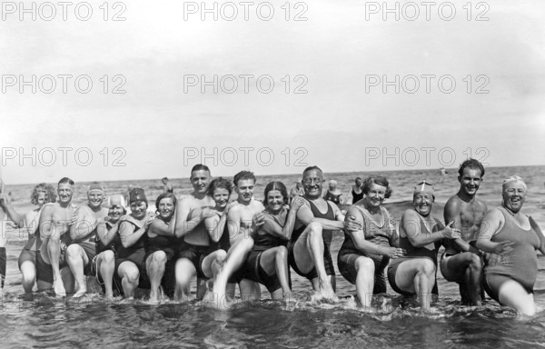 Bathing group on the beach, funny, laugh, summer holidays, holiday, joie de vivre, about 1930s,