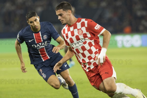 Football match, Achram HAKIMI Paris St. Germain in a duel with Miguel GUTIERREZ Girona FC, Parc des