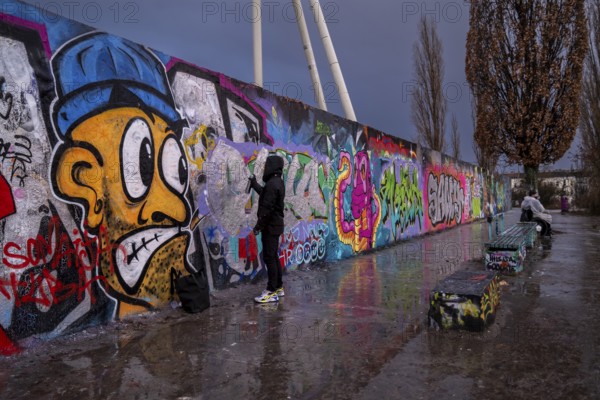 Germany, Berlin, 02. 01. 2022, Sunday afternoon in Mauerpark, graffiti wall, sprayer, rainy day,
