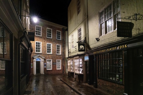 YORK, NORTH YORKSHIRE/UK - FEBRUARY 19 : View of buildings and architecture in the Shambles area of