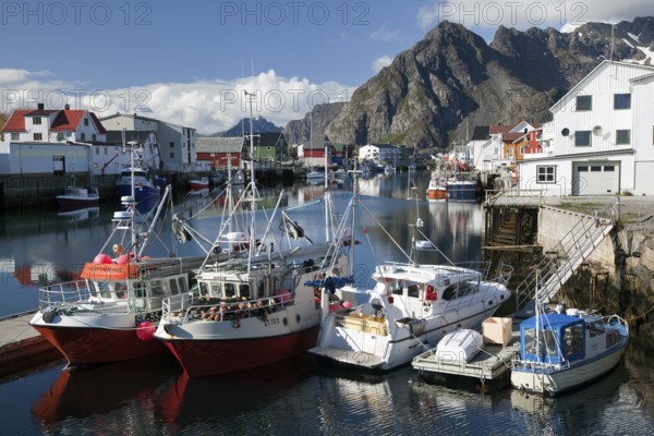 Fishing boats in the harbor, Henningsvaer, Henningsvær, Heimöya, Heimøya, Lofoten, Nordland,