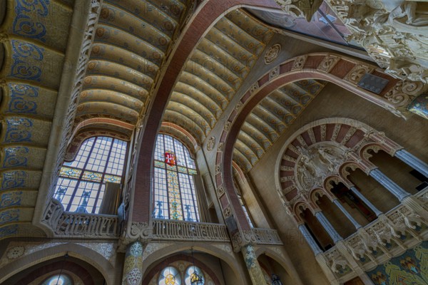 Interior view of the hall and corridors in the main building in the Hospital de la Santa Creu i