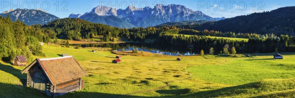 Geroldsee, behind it the Karwendel Mountains, Werdenfelser Land, Upper Bavaria, Bavaria, Germany,
