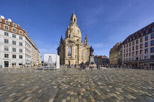 Frauenkirche Dresden, architectural style baroque, security barrier, general modern architecture,