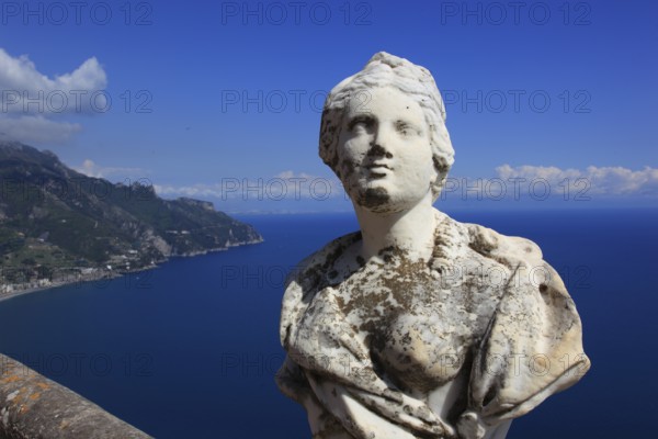 Marble busts on the Belvedere, balustrade, Terrazza dell'Infinito of Villa Cimbrone, Ravello on the
