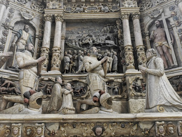 Epitaph, alabaster tomb, praying group of figures, Morizkirche, Evangelical Lutheran Town Church of