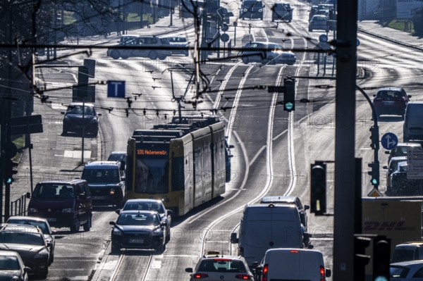 Ruhrbahn tram, city centre traffic, Hobeisenstrasse, in front Martin-Luther-Strasse,