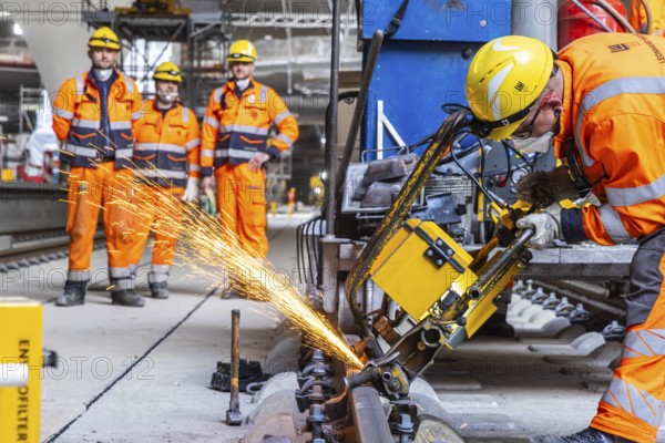 The last rails are being welded at the new main station. All the rails are now in place between