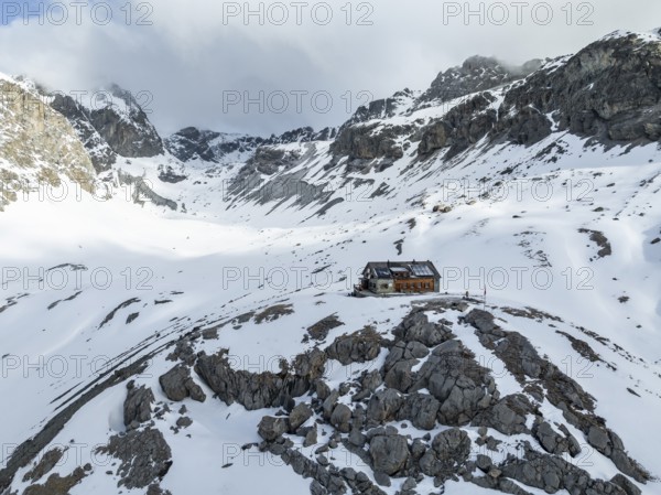 Winter in the mountains, Chamanna Jenatsch CAS, Swiss Alpine Club hut, Val Beve, Graubünden,