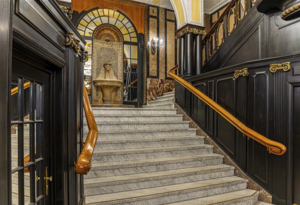 Historic interior design, staircase and corridor in the Hindenburghaus, Großer Burstah 31, Hamburg,