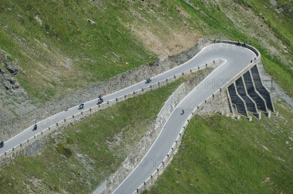 Stilfserjoch, Vinchgau, South Tyrol, Italy, Stilfser Joch pass road, the ascent over the tight