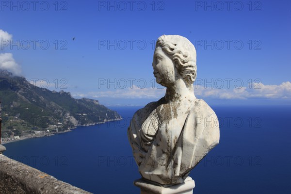 Marble busts on the Belvedere, balustrade, Terrazza dell'Infinito of Villa Cimbrone, Ravello on the