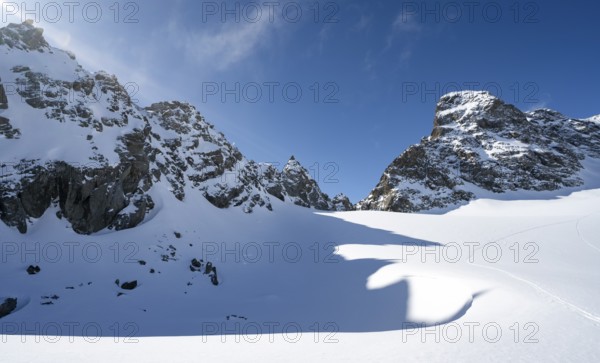 Ascent to the summit of Piz Kesch on the Vadret da Porchabella glacier, pointed mountain peaks with