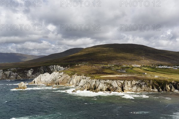 Rugged cliffs, chalk cliffs, Ashleam Bay, Portnahally Bay, panoramic Atlantic Drive, Achill Island,