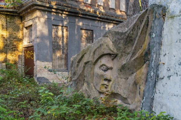 Relief of a soldier in front of the ruins of the officers' house, lost place of the officers' mess
