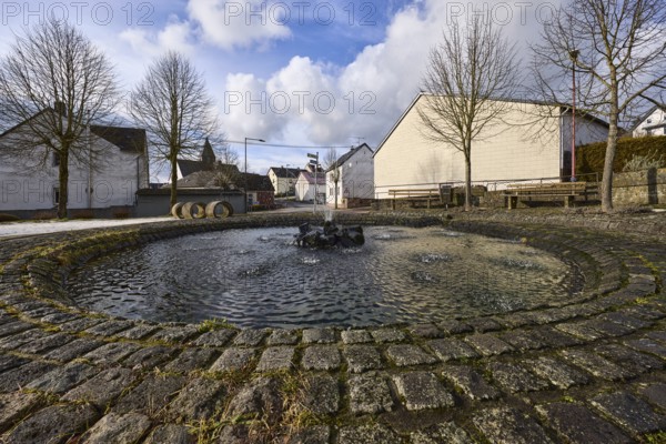 Fountain, water fountains, fountain, houses, trees, blue sky with cumulus clouds, frog perspective,