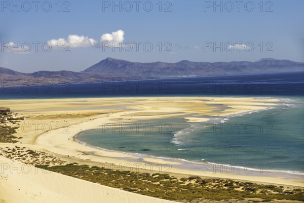 Playa Risco del Paso, Playa de Sotavento with lagoon and mountain views, Pajara, Fuerteventura,