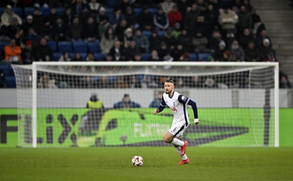 Radu Dragusin Tottenham Hotspur Spurs (06) Action on the ball perimeter advertising FLIXTRAIN,