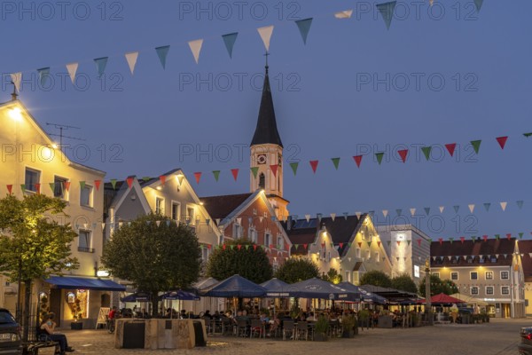 Ludwigsplatz with restaurants and the parish church of the Assumption of the Virgin Mary in the old