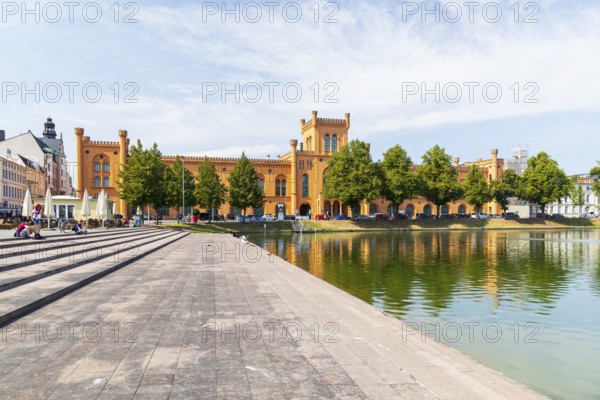 Stairs on the south bank of the Pfaffenteich, in the background the Arsenal, today the Ministry of