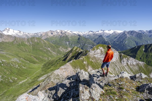 Mountaineer in front of mountain panorama with Großvenediger, mountain landscape with mountain