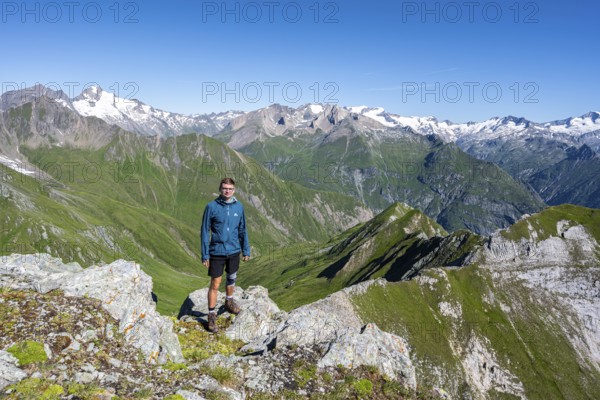 Mountaineer in front of mountain panorama with Großvenediger, mountain landscape with mountain