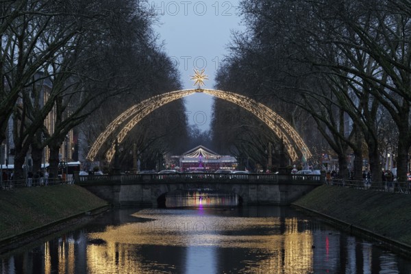Arch of lights over the Kö-Graben, Christmas decoration, on Königsallee, Düsseldorf, North