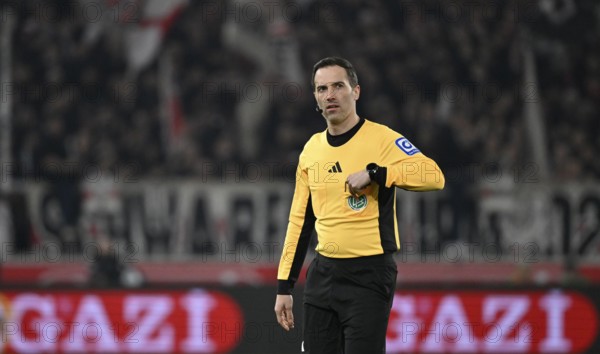 Referee Referee Benjamin Brand takes a yellow card yellow warning out of his breast pocket Gesture
