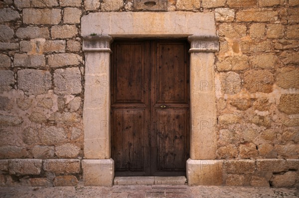 Door, Tor tor, made of wood, in a wall, Alaró, Calvià, Majorca, Balearic Islands, Balearic Islands,