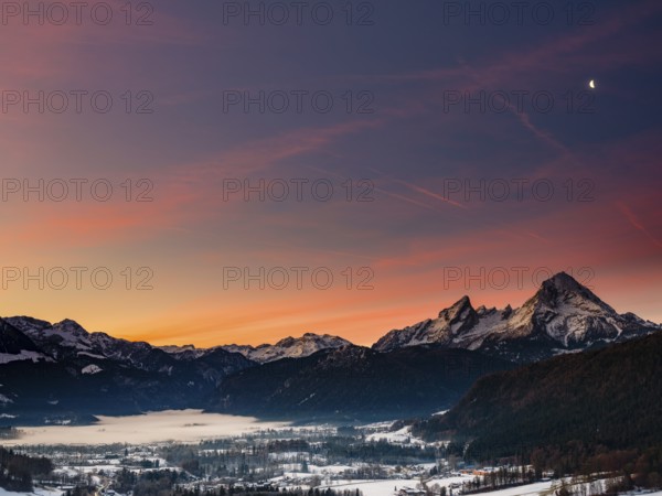 Berchtesgaden basin, behind the Steinernes Meer and Watzmann, dawn, winter landscape,